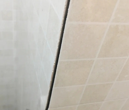 上杭瓷砖空鼓维修公司分享阳台瓷砖脱落的修复过程可以分为以下几个步骤