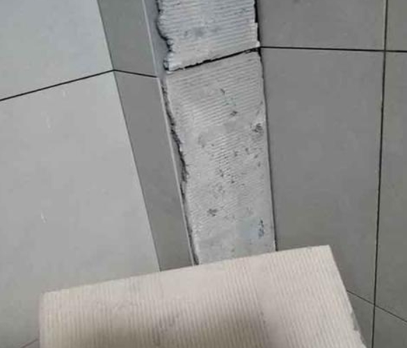 上杭瓷砖空鼓维修公司分享下厨房瓷砖脱落的补救措施。